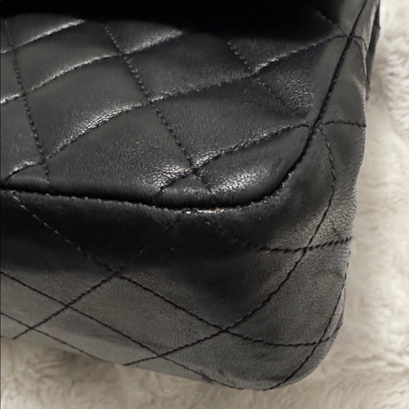 Chanel Classic Double Flap Medium Lambskin - Picture 8 of 9